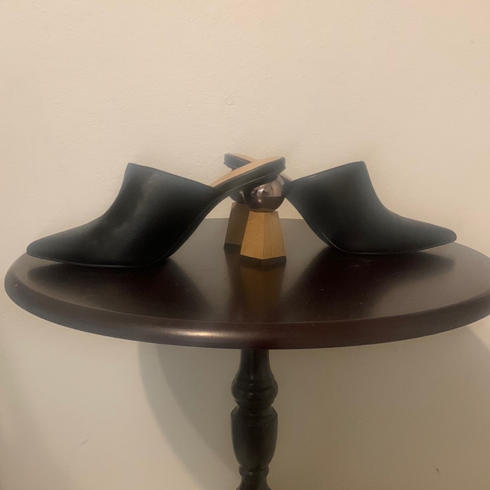 Pre-loved Alfani pointed toe heels!
